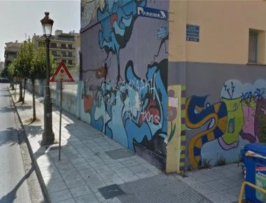Παραδόθηκε τελικά ο αλλοδαπός που απειλούσε να αυτοπυρποληθεί στην Πάτρα (φωτό - βίντεο)
